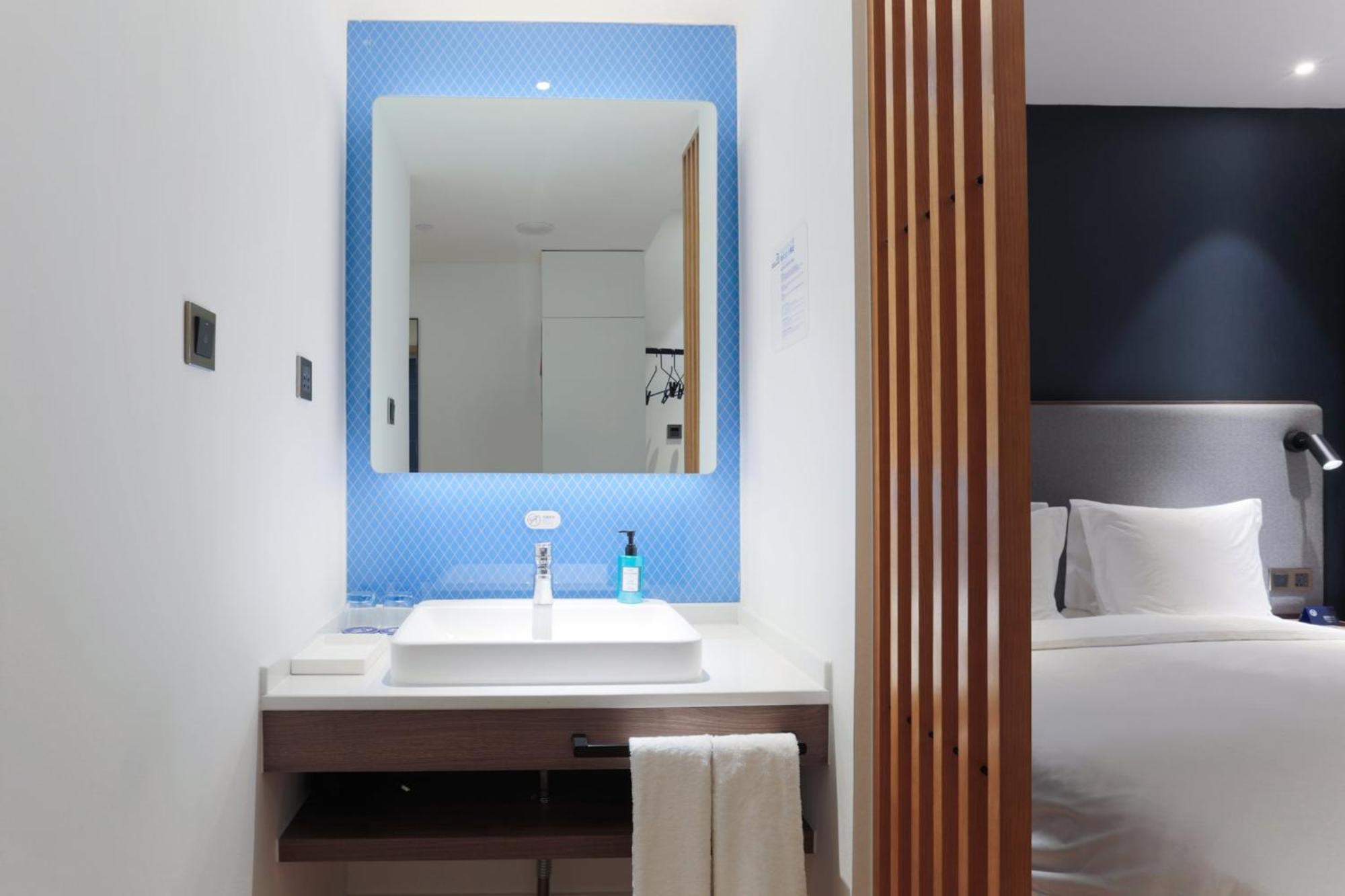 Holiday Inn Express Jiuzhaigou,Only 600 Meters To Jiuzhaigou Park By Ihg Екстериор снимка